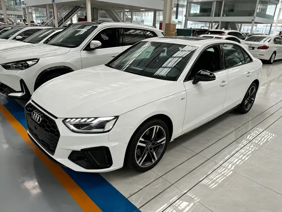 Audi A4L 40 TFSI Luxury Dynamic 2022