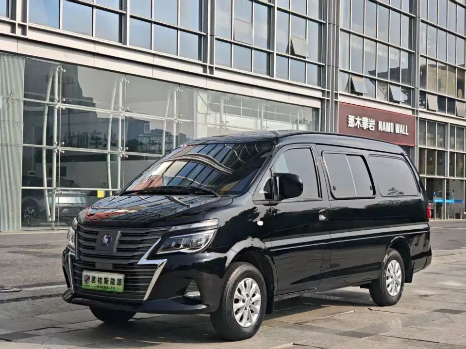 Dongfeng Fengxing Lingzhi New Energy Standard Base Model 7-Seater 2024