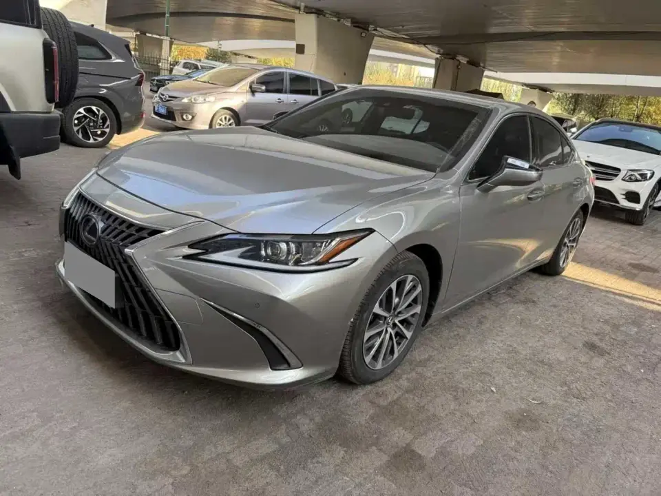 Lexus ES Model 300h Excellence Edition 2023