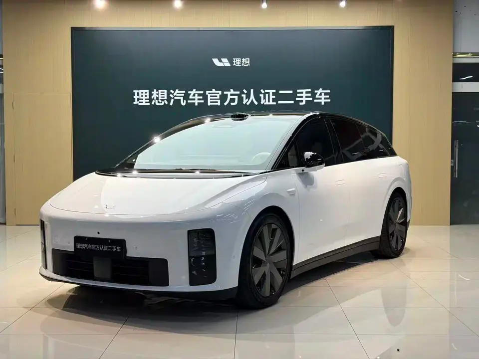 Li Auto i6 4WD Base Model 2025