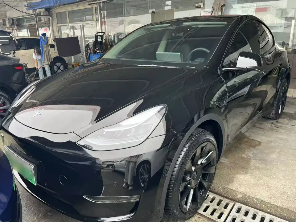 Tesla Model Y Long Range All-Wheel Drive Edition 2024