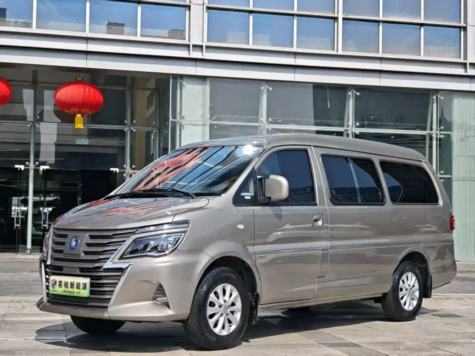 Dongfeng Fengxing Lingzhi New Energy Standard Base Model 7-Seater 2024