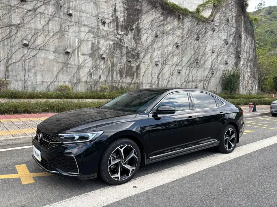 Volkswagen Passat Model 380TSI Starlight Elite 2024