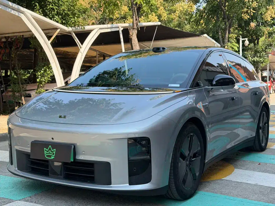 Li Auto i6 2WD Base Model 2025