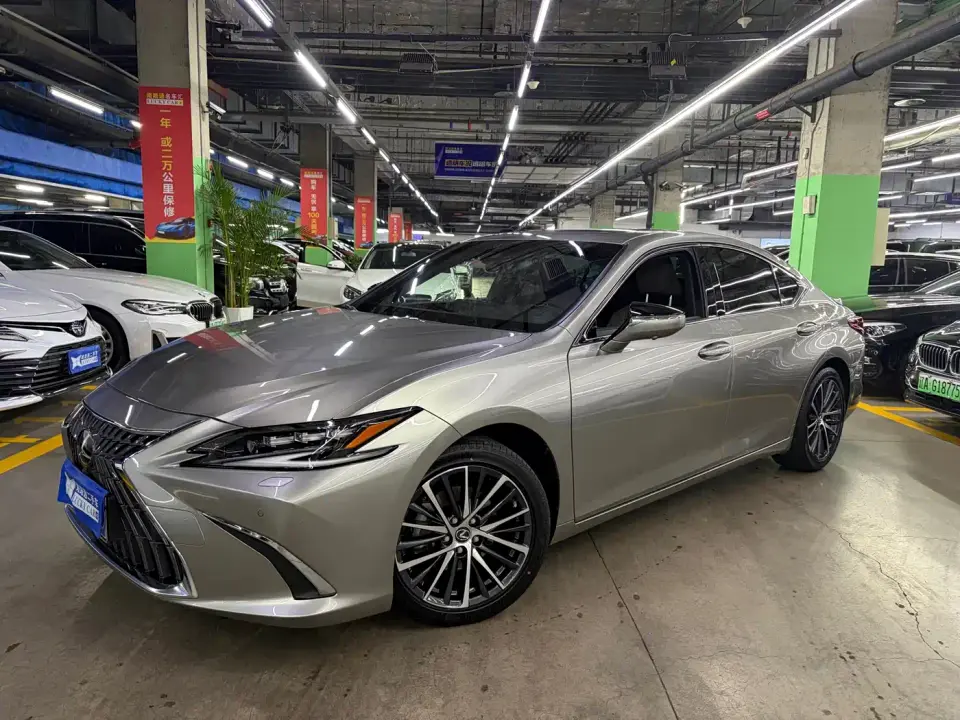 Lexus ES 300h Ultimate Edition 2024