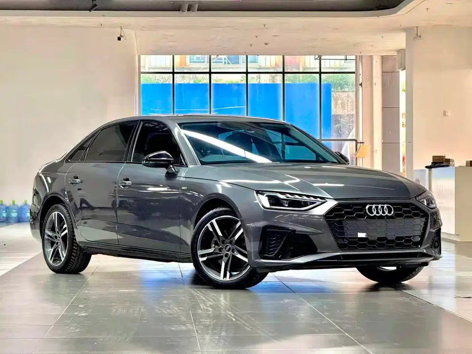 Audi A4L 40 TFSI Luxury Dynamic 2022