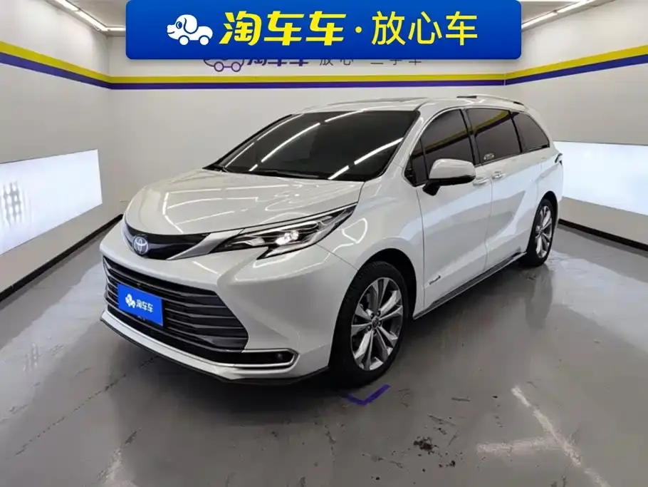 Toyota Sienna 2.5L Hybrid Premium Edition 2023