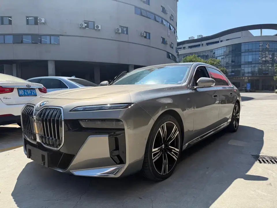 BMW 7 Series Model 740Li Leading M Sport Package 2023