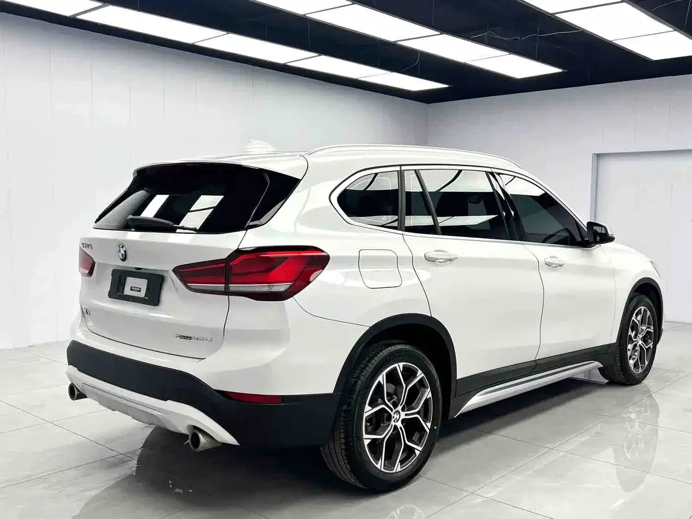 BMW X1 sDrive20Li Premium 2022 — фото 4