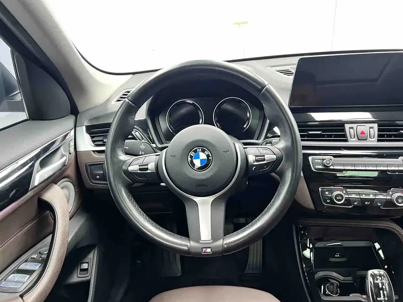 BMW X1 sDrive20Li Premium 2022 — фото 10