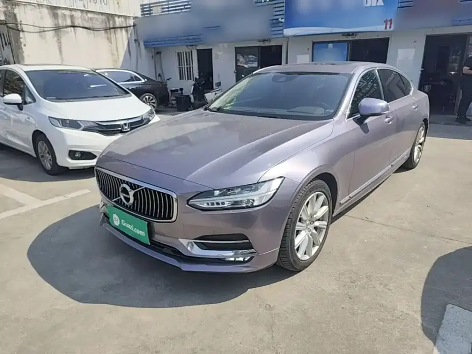 Volvo S90 T5 Momentum Luxury Edition 2019