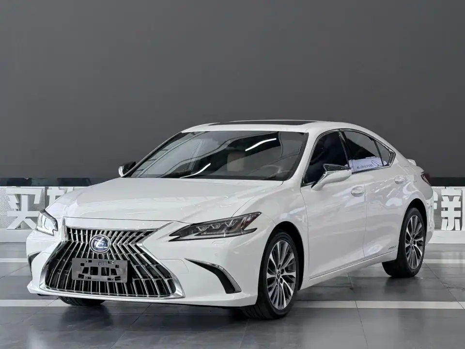 Lexus ES 300h Ultimate Edition 2021