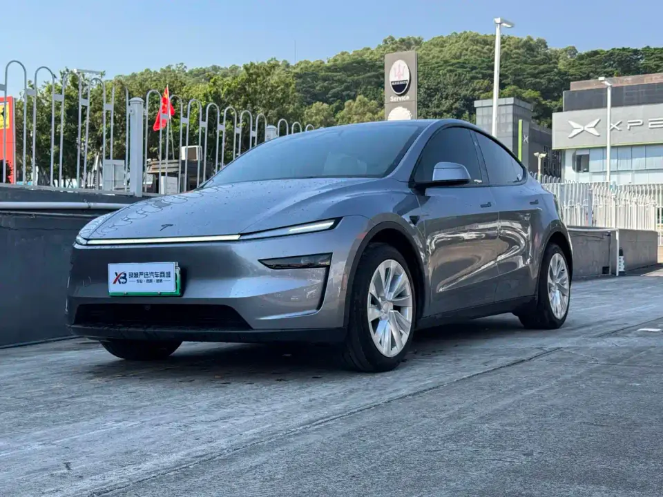 Tesla Model Y Rear-Wheel Drive 2026