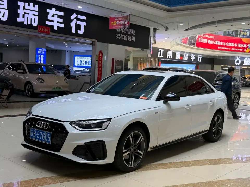 Audi A4L 40 TFSI Luxury Dynamic 2022