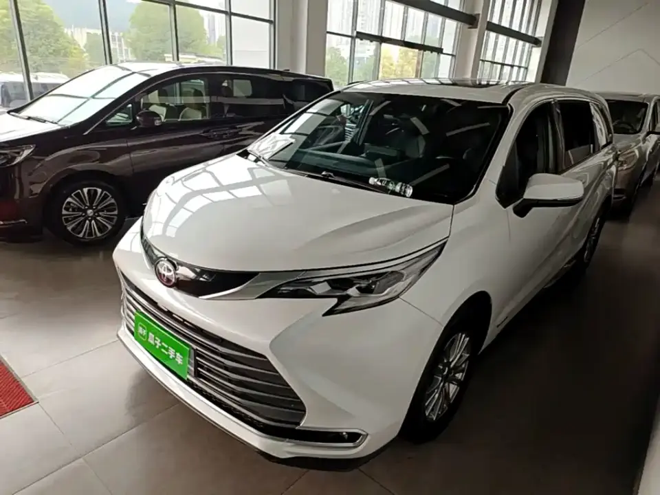 Toyota Sienna 2.5L Hybrid Premium Edition 2022