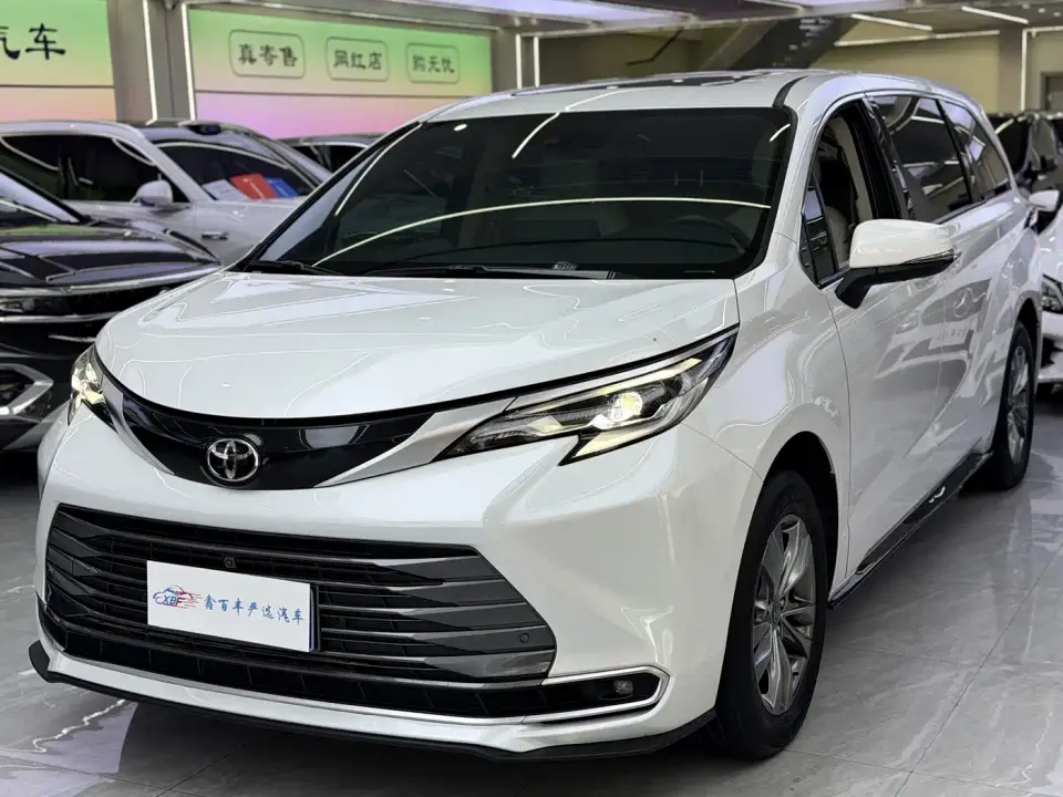 Toyota Sienna 2.5L Hybrid AWD Exclusive Edition 2025