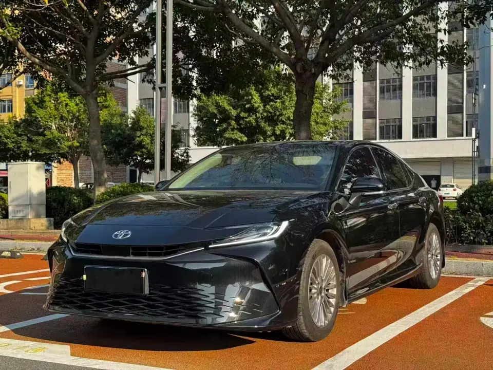 Toyota Camry 2.0GVP Luxury Edition 2024