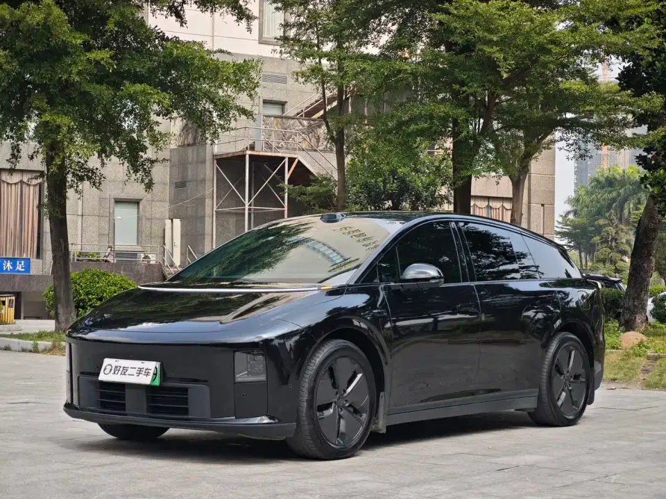 Li Auto i6 2WD Base Model 2025
