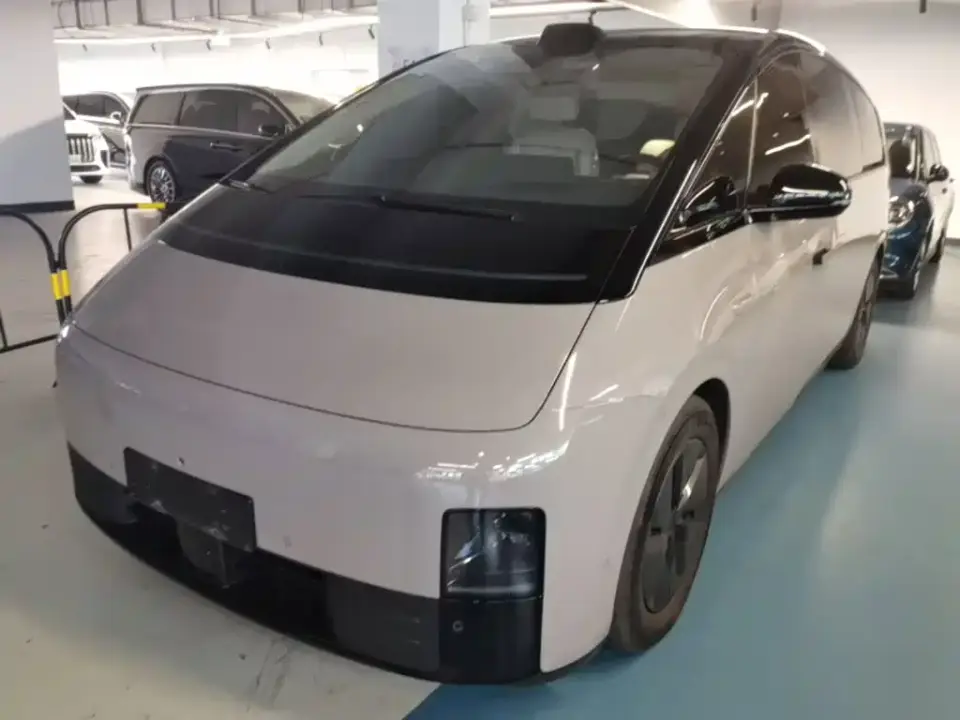 Li Auto MEGA Ultra 2024