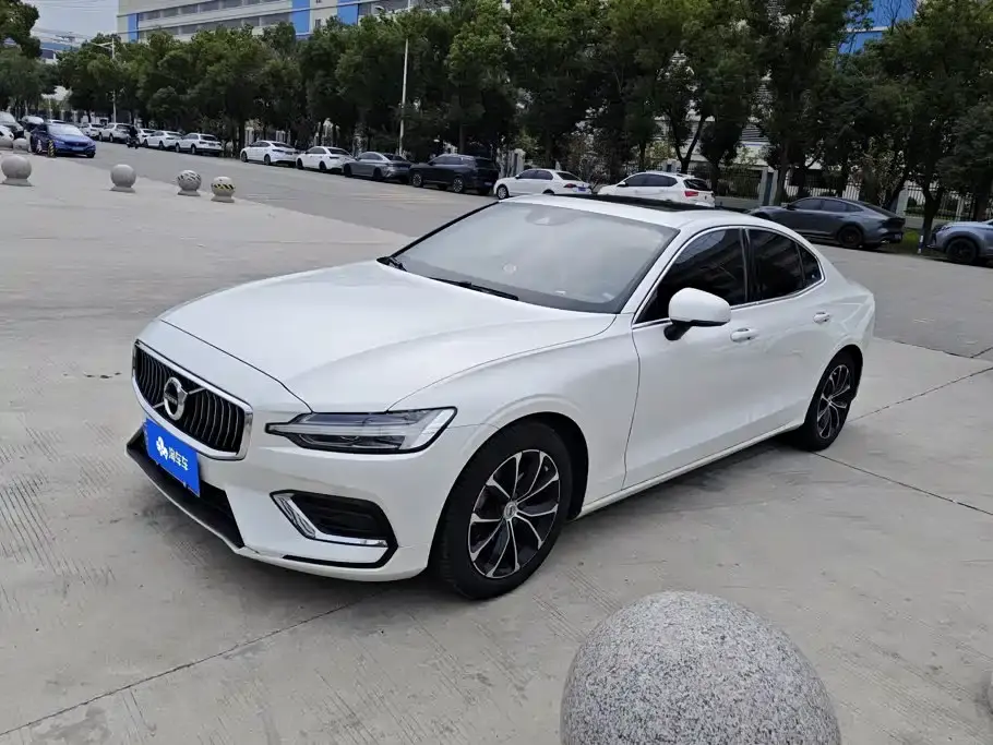Volvo S60 B4 Smart Comfort Luxury Edition 2022