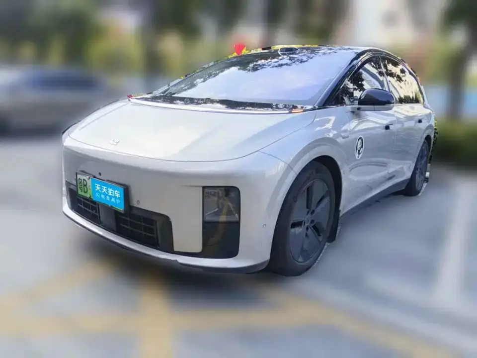 Li Auto Li i8 Standard Edition 2025