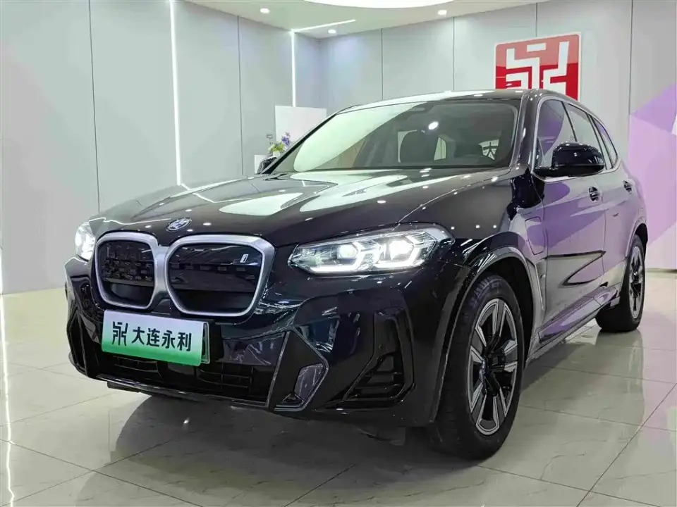 BMW iX3 Facelift Leading Model 2023