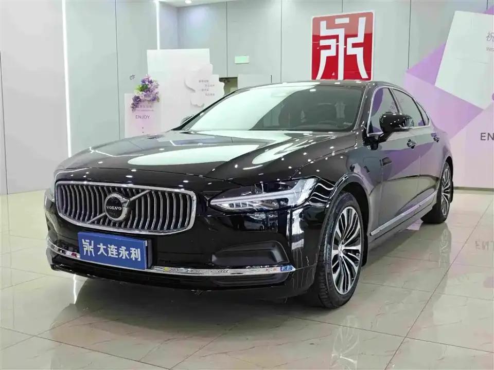 Volvo S90 B5 Momentum Luxury Edition 2024