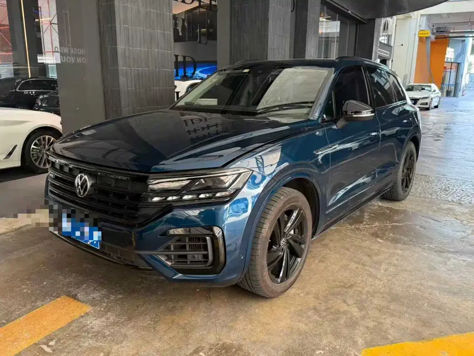 Volkswagen Touareg 3.0TSI Sharp Edition with Gloss Black Sports Package 2021