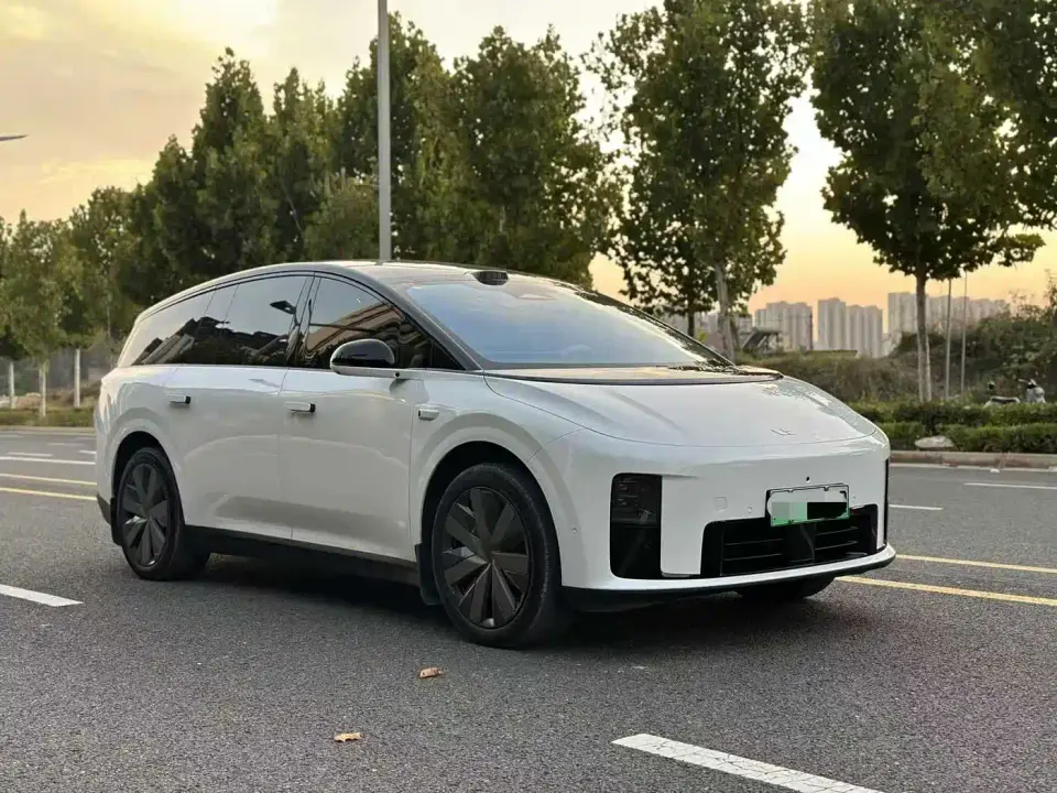 Li Auto Li i8 Standard Edition 2025