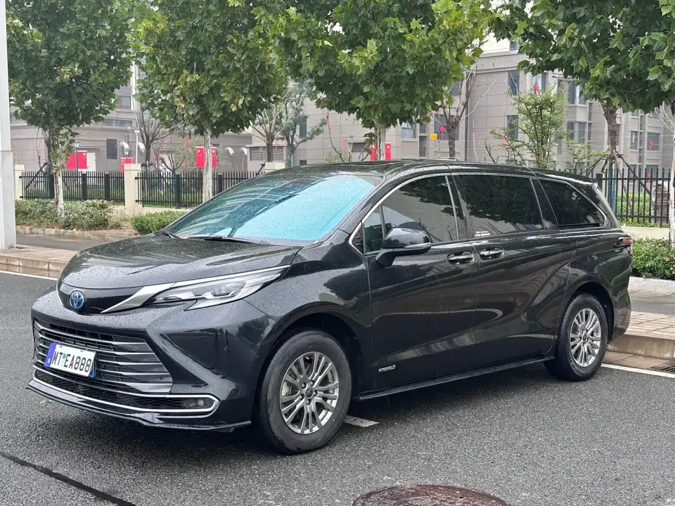 Toyota Sienna 2.5L Hybrid Luxury Edition 2022
