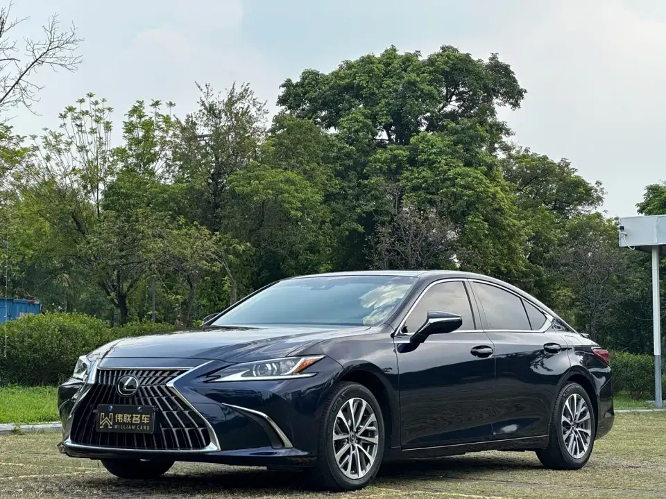 Lexus ES 300h Excellence Edition 2022