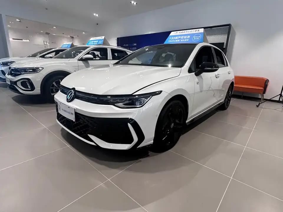 Volkswagen Golf 300TSI R-Line 2024
