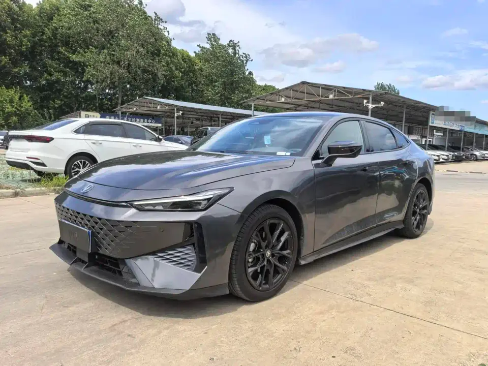 Changan UNI-V 1.5T Deluxe 2024