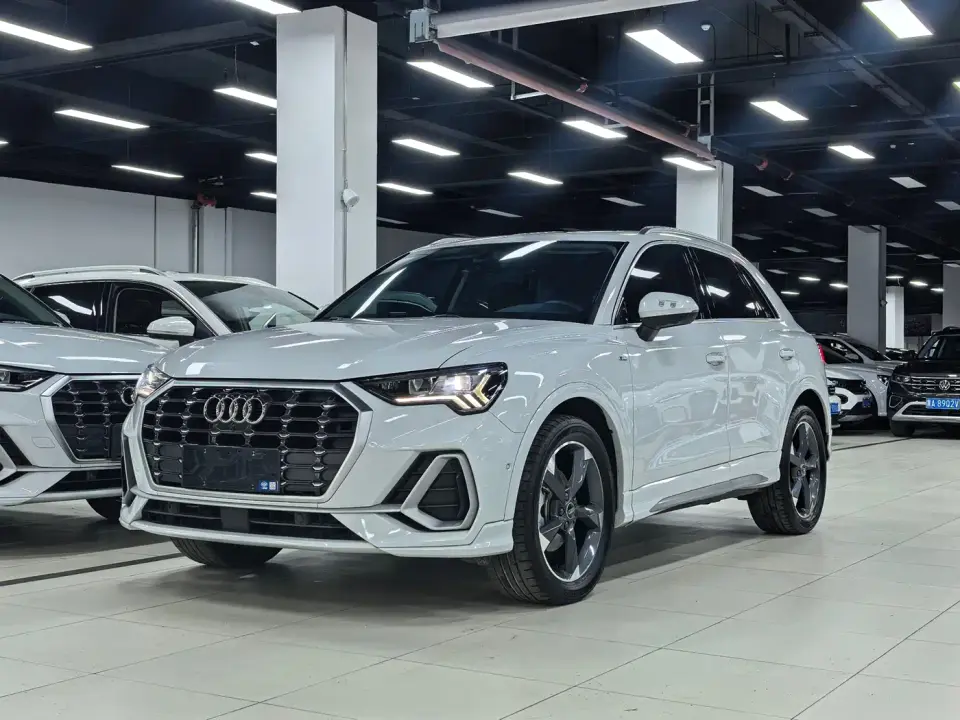 Audi Q3 35 TFSI Fashion Dynamic (1.4T) 2023