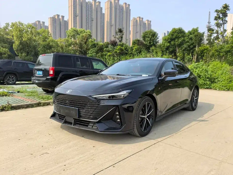 Changan UNI-V 1.5T Premium Model 2023