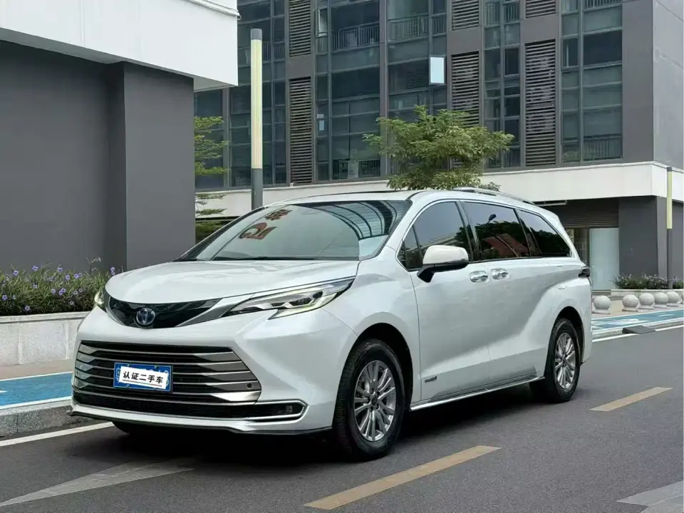 Toyota Sienna 2.5L Hybrid Luxury Edition 2022