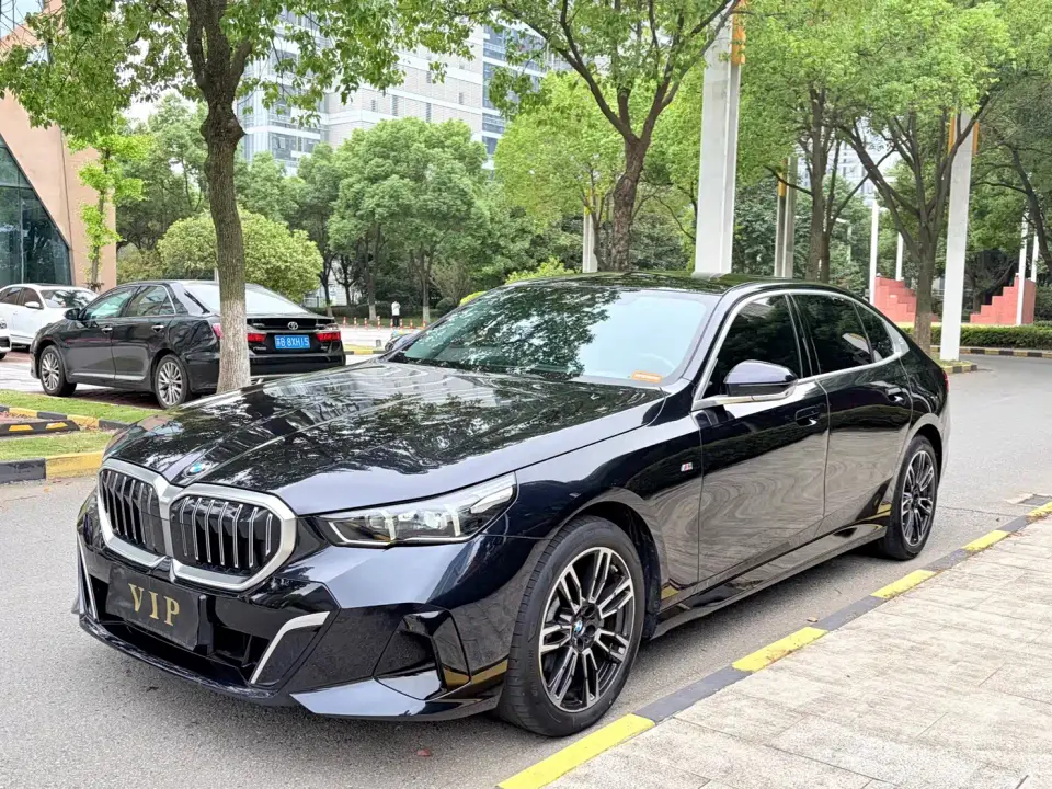 BMW 5 Series 530Li Leading M Sport Package 2024