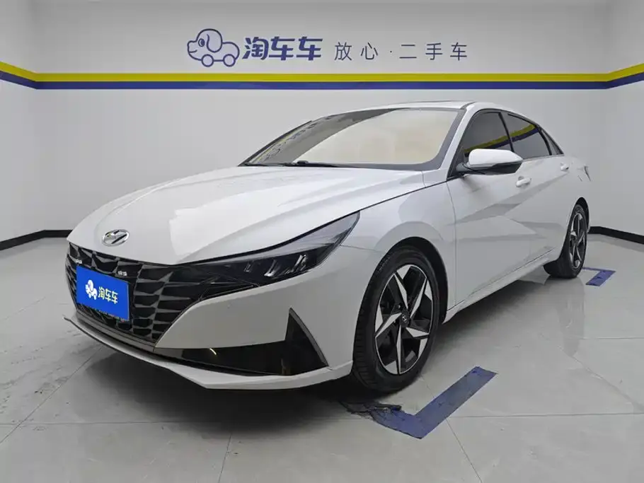 Hyundai Elantra 1.5L CVT LUX Premium Edition 2024