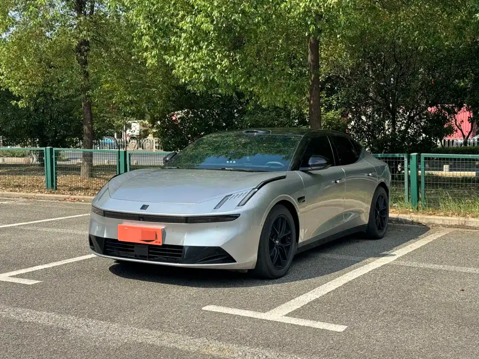 Lynk & Co 10 EM-P 240km Base 2025