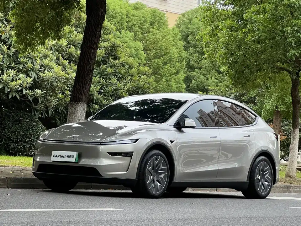 Tesla Model Y L Facelift Long Range AWD 2025