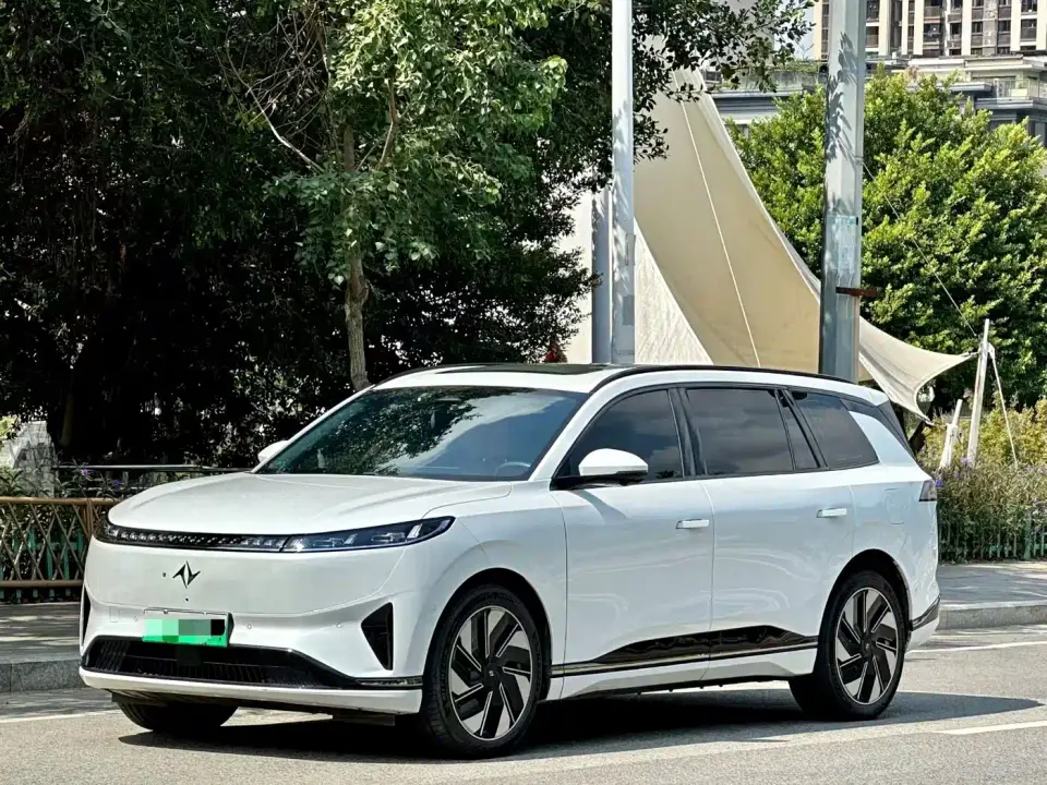 Dongfeng Yipai eπ008 210Ultra Range Extender 5-Seater 2025
