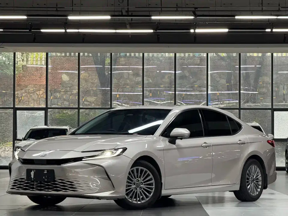 Toyota Camry Hybrid 2.0HE Elite Edition 2025