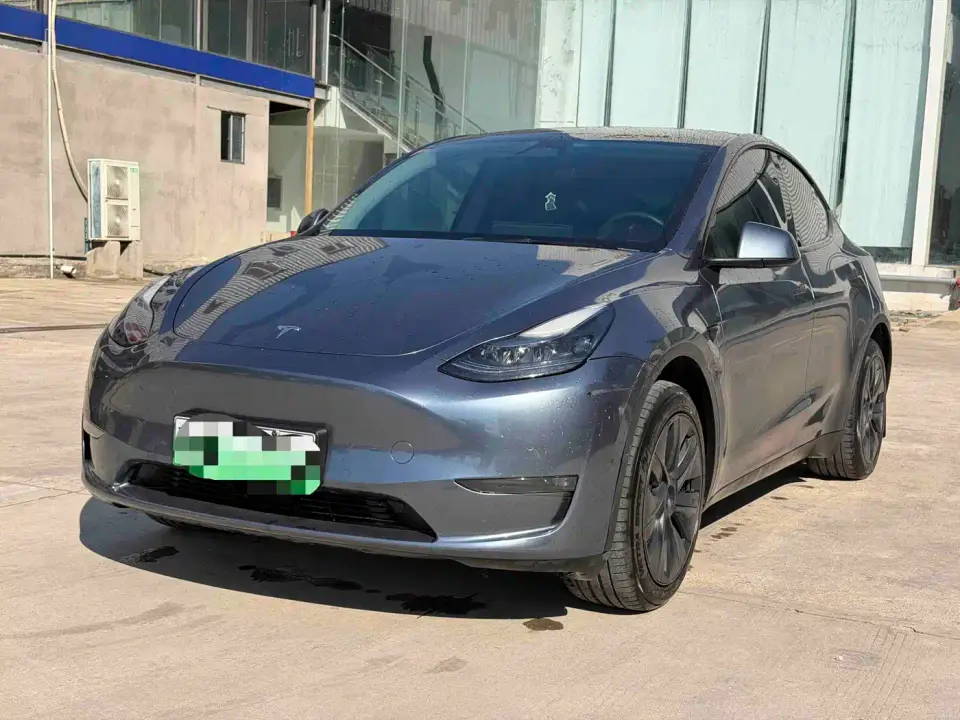 Tesla Model Y Long Range All-Wheel Drive Edition 2024