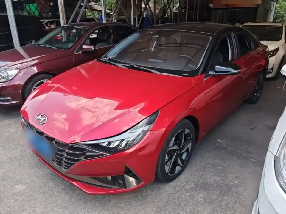 Hyundai Elantra 1.5L CVT LUX Premium Edition 2022