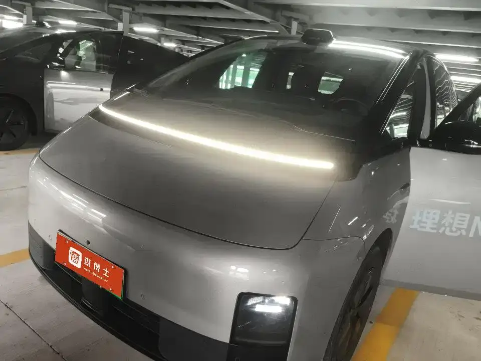 Li Auto MEGA Ultra 2024