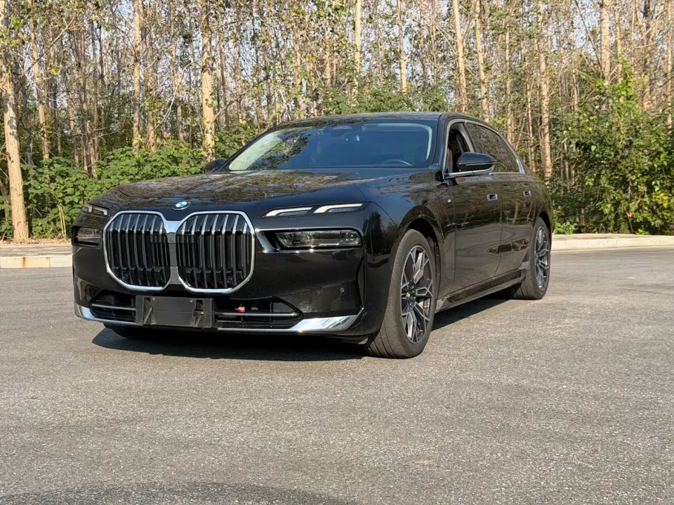 BMW 7 Series Model 735Li M Sport Package 2025