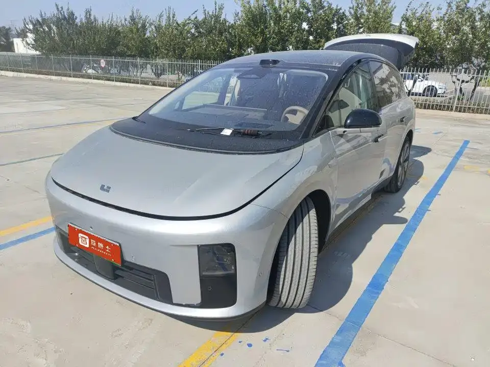 Li Auto Li i8 Standard Edition 2025