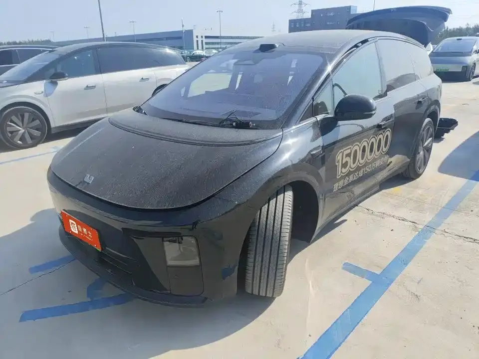 Li Auto Li i8 Standard Edition 2025