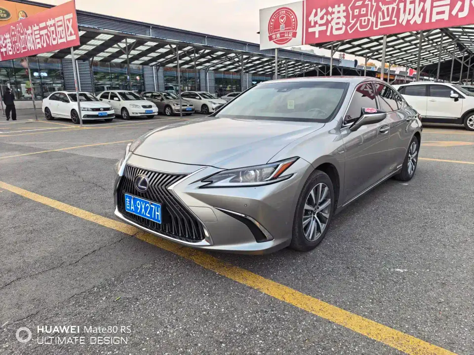 Lexus ES 300h Excellence Edition 2021