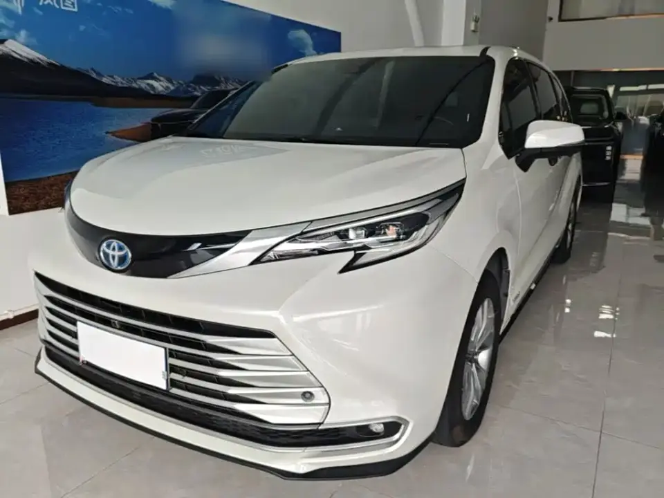 Toyota Sienna 2.5L Hybrid Platinum Edition 2022